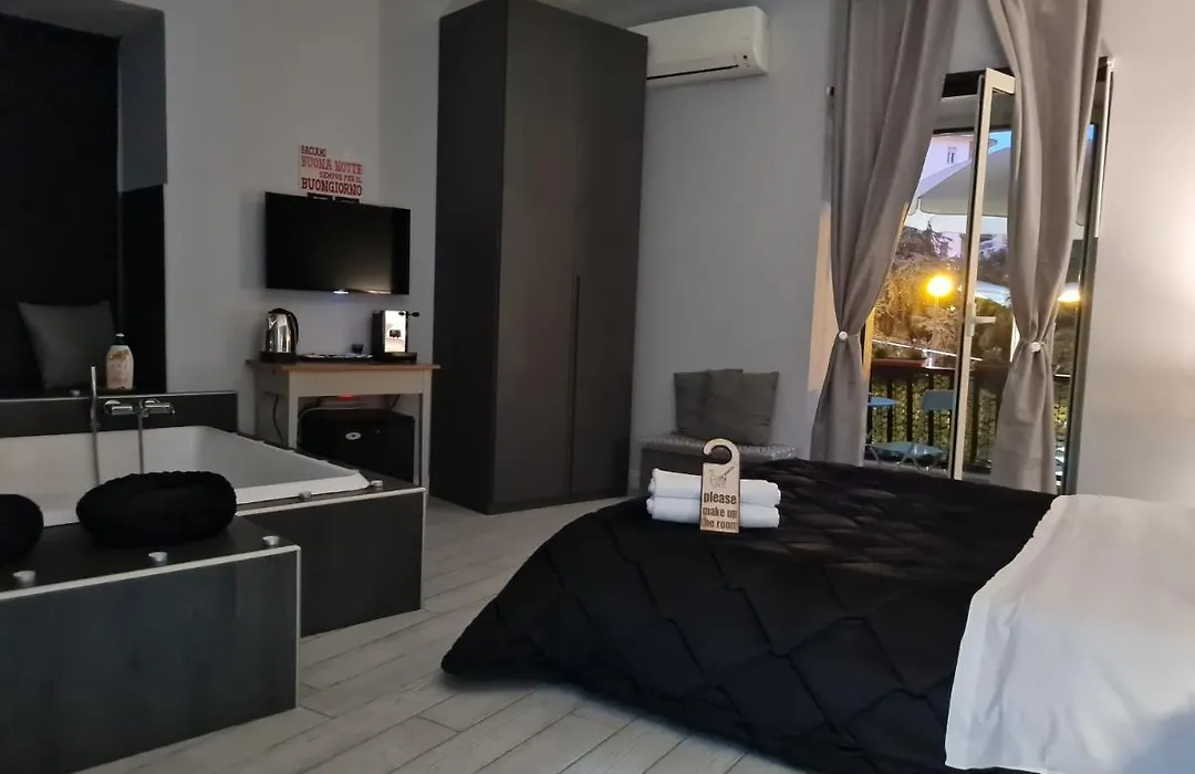 Esposito Plaza- Rooms & Suite-1